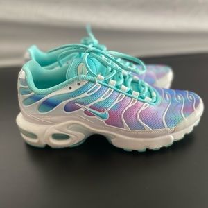 Nike running sneaker multi color